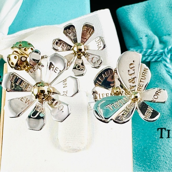 Tiffany & Co RTT Love Bugs Ladybug 3 Flower Cluster Ring. 18K & Silver. Size 6. - Picture 8 of 16